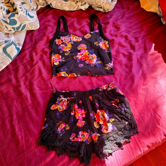 Pajama set - Picture 1 of 2